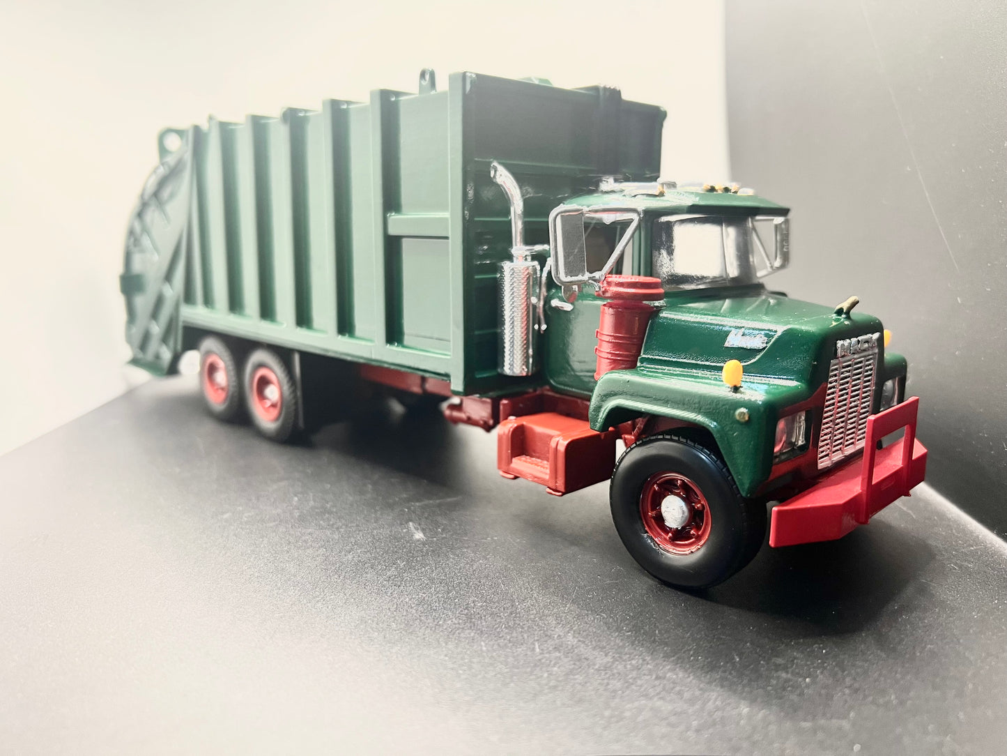 Mack DM 600 / U-Serie (Fiberglas-Stil), Umbausatz für LKW-Modelle aus Kunstharz, Maßstab 1:24, 1:25, 1:32, 1:34