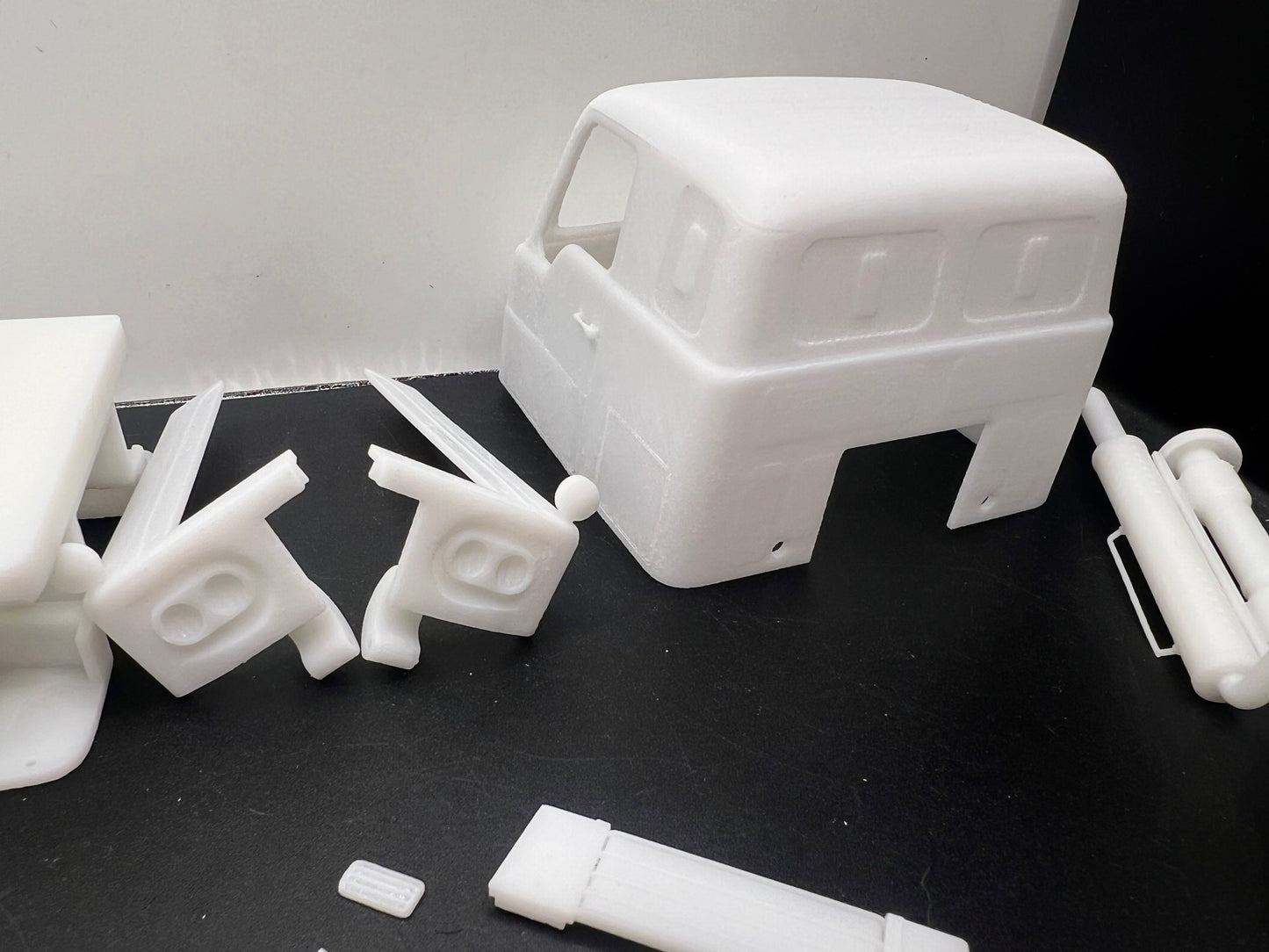 International Emeryville 86”Sleeper Resin Model Truck Conversion Cab, 1/24, 1/25, 1/32 Scales