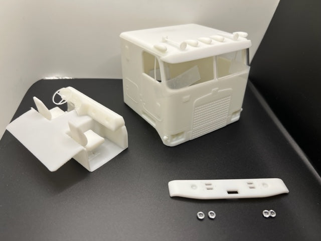 Diamond Reo Royale resin model truck conversion cab ( sleeper version) 1/24, 1/25, 1/32 scales