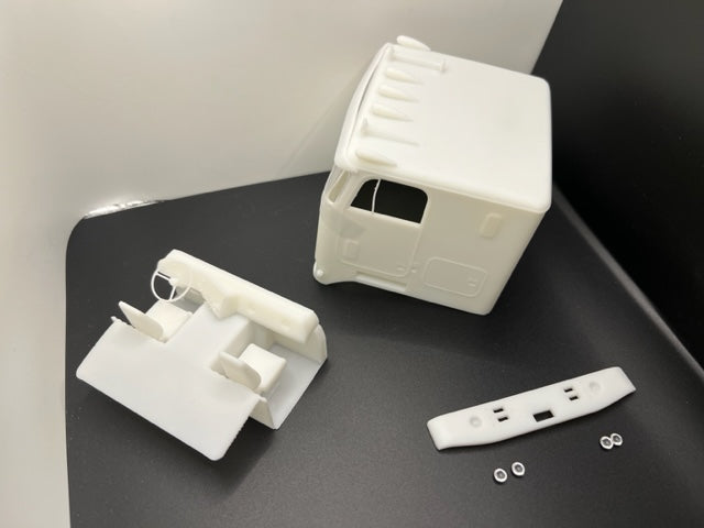 Diamond Reo Royale resin model truck conversion cab ( sleeper version) 1/24, 1/25, 1/32 scales