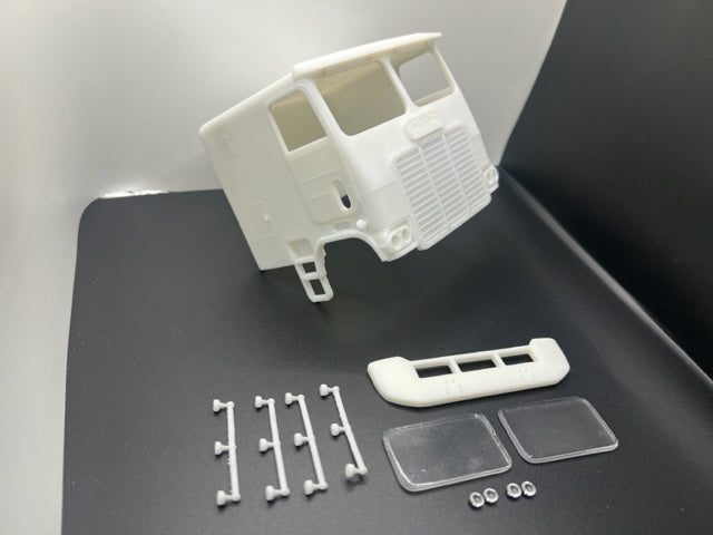Freightliner Powerliner 96" Cabine de conversion de camion en résine aux échelles 1/24, 1/25 et 1/32