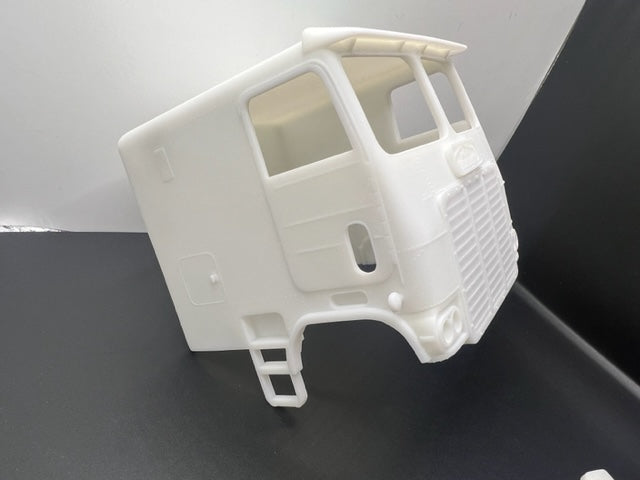Freightliner Powerliner 96" Cabine de conversion de camion en résine aux échelles 1/24, 1/25 et 1/32