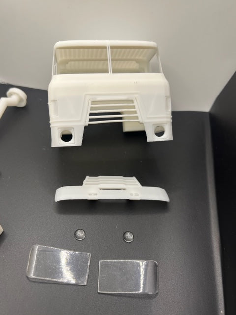 International Transtar II 4070B LKW-Umbaukabine aus Kunstharz. Maßstab 1/25 und 1/32