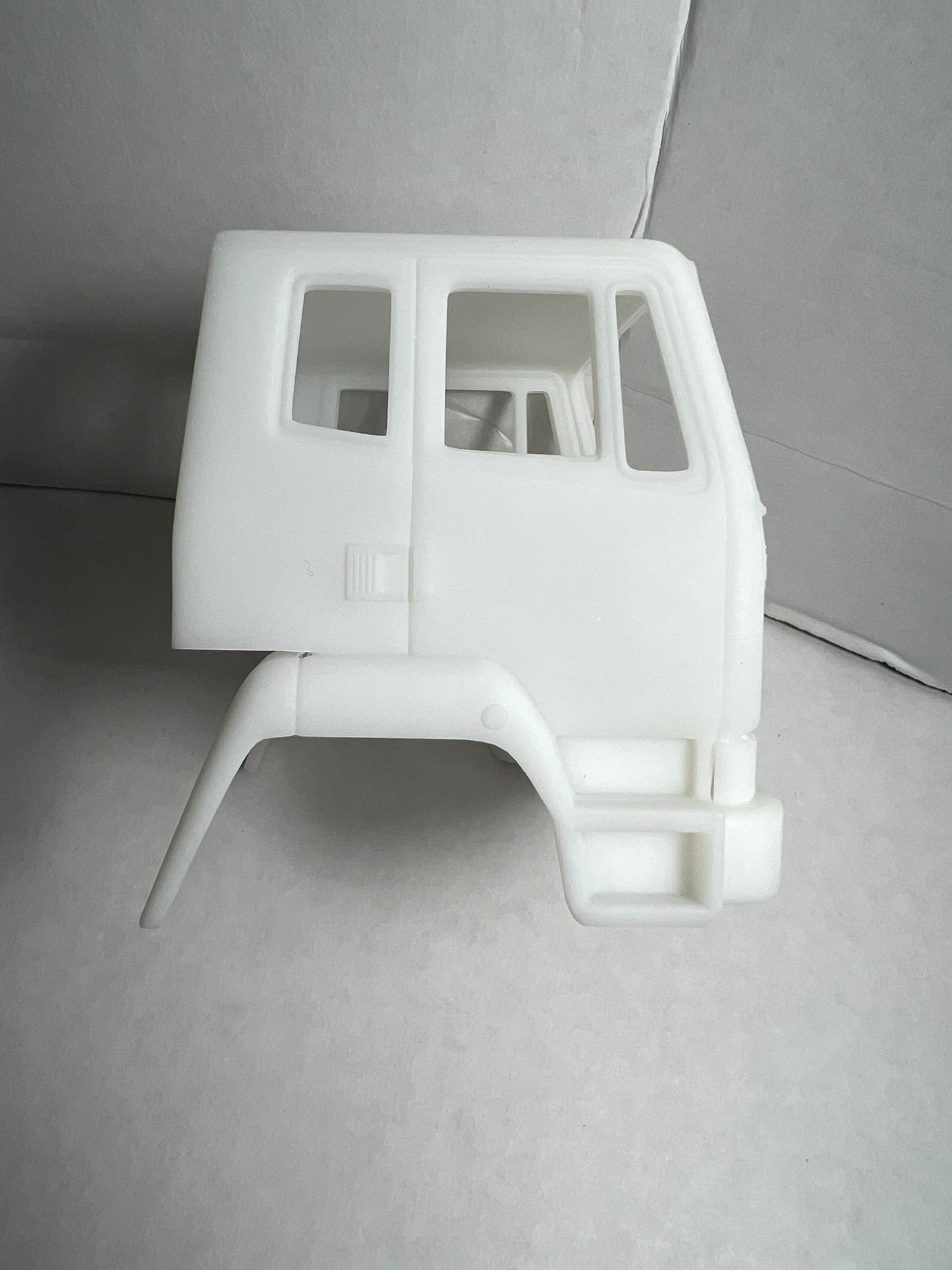 British Leyland Freighter, Constructor resin model truck conversion cab ( sleeper version) 1/24, 1/25, 1/32