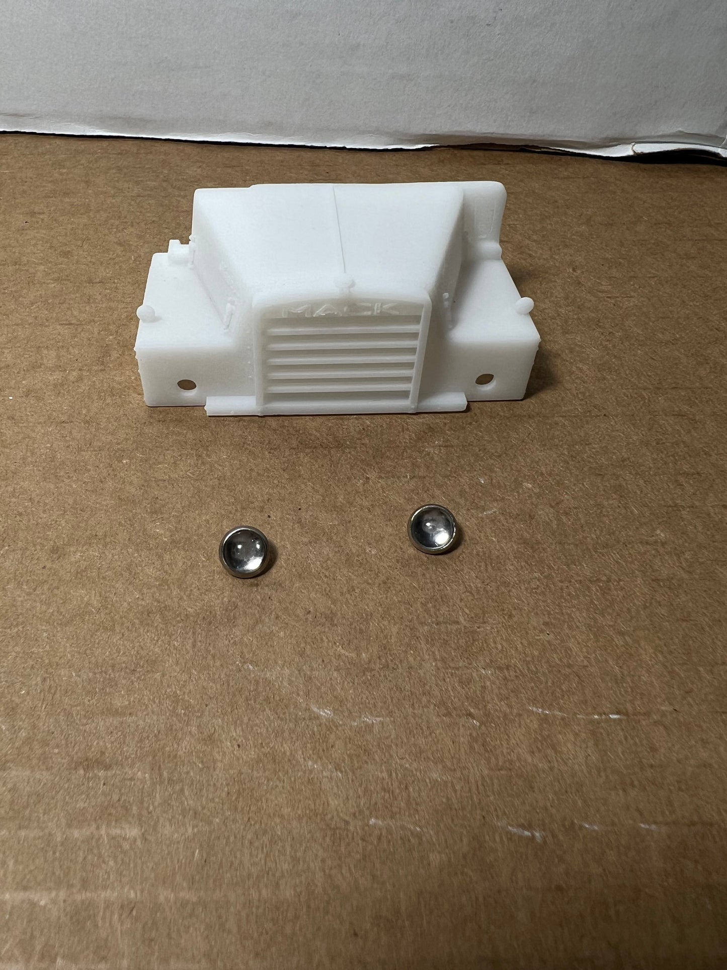 1/34 First Gear Mack DM 600 steel style resin model truck conversion hood