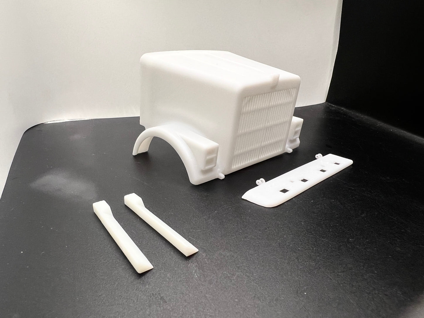 1/25 International 9300 Resin Model Truck Conversion Hood for AMT Ertl Model Truck Donor Kits