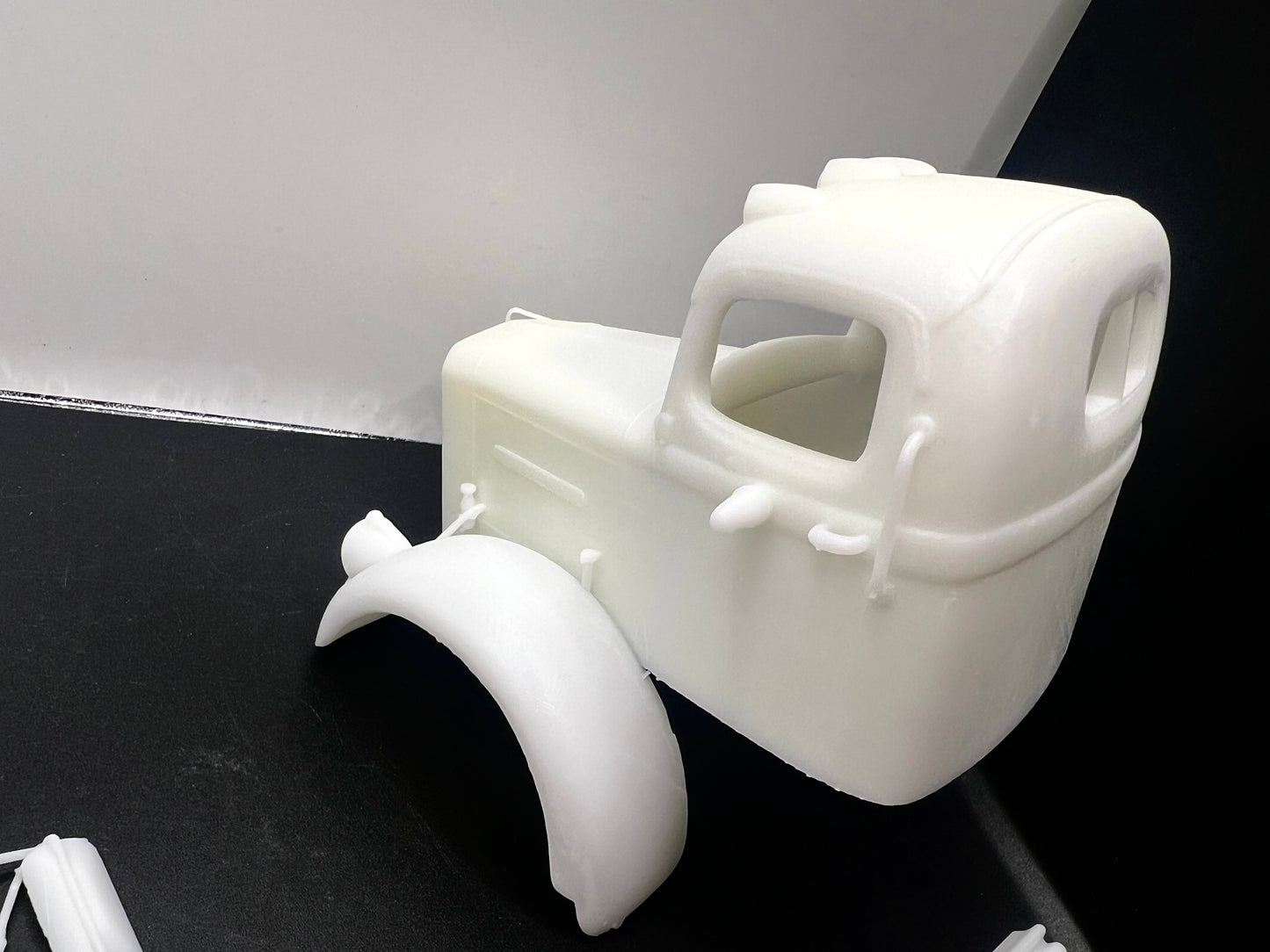 White Mustang Resin Model Truck Conversion Cab 1/24, 1/25, 1/32 Scales