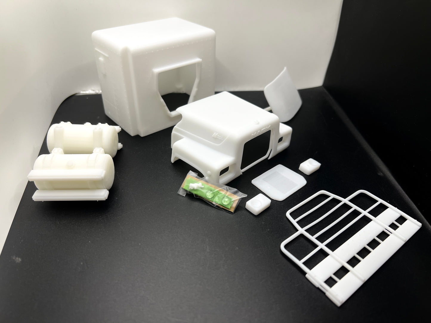 1/25 Resin Mack RS 700L Rubber Duck Conversion Parts for 1/25 AMT R Model Truck Kit