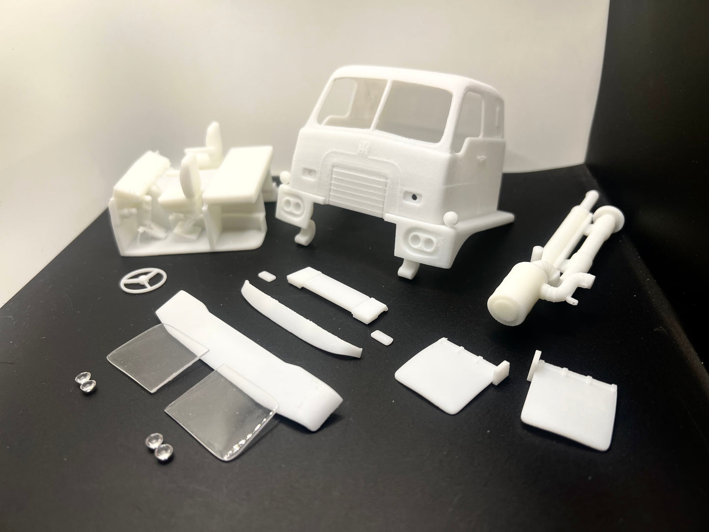 International Emeryville 86”Sleeper Resin Model Truck Conversion Cab, 1/24, 1/25, 1/32 Scales
