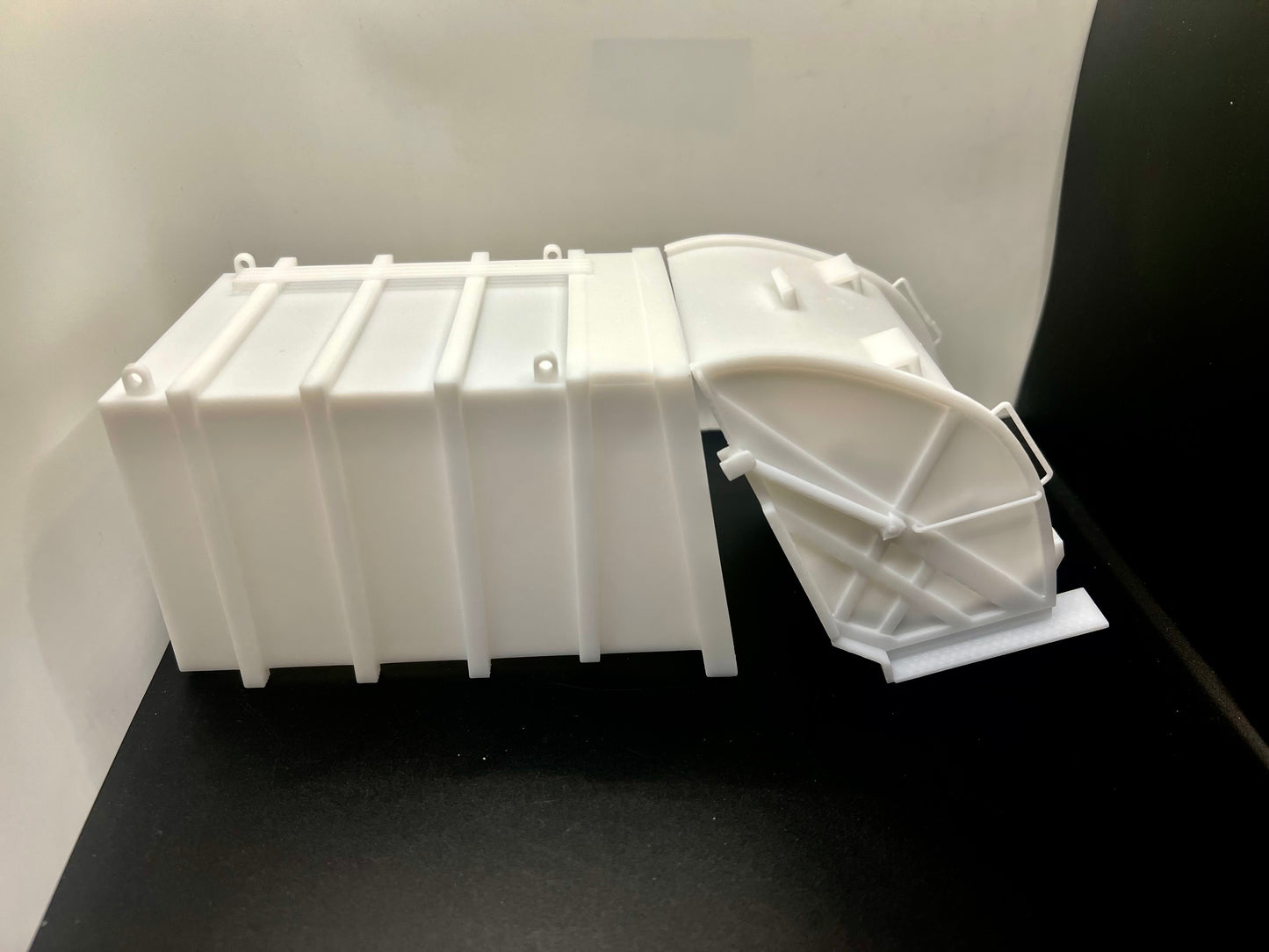 Poubelle / camion à ordures lixiviation comme corps de packer arrière (style latéral nervuré) 1/34 et 1/25