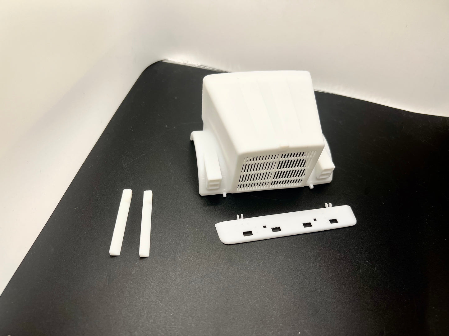 1/25 International 9300 Resin Model Truck Conversion Hood for AMT Ertl Model Truck Donor Kits