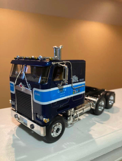 Diamond Reo Royale resin model truck conversion cab ( sleeper version) 1/24, 1/25, 1/32 scales