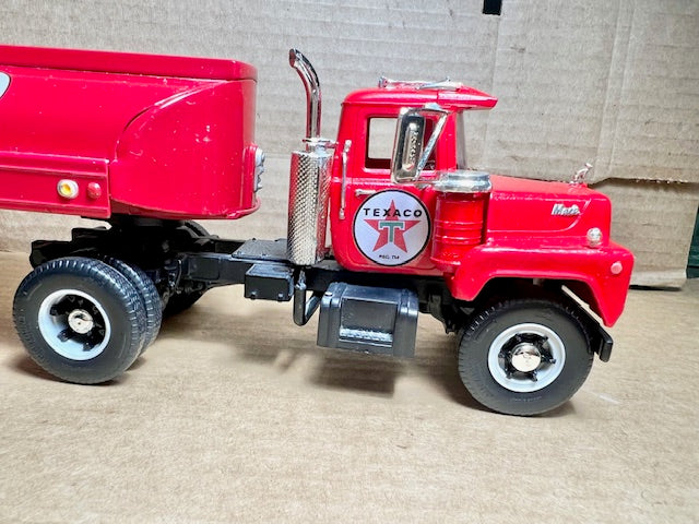 Mack DM 600 / U series (Fiberglass Style) resin model truck conversion cab kit, 1/24, 1/25, 1/32, 1/34 scales