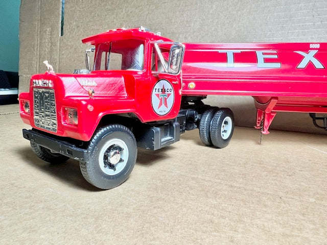 Mack DM 600 / U series (Fiberglass Style) resin model truck conversion cab kit, 1/24, 1/25, 1/32, 1/34 scales