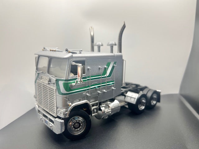 Freightliner Powerliner 104" Cabine de conversion de camion en résine aux échelles 1/24, 1/25 et 1/32